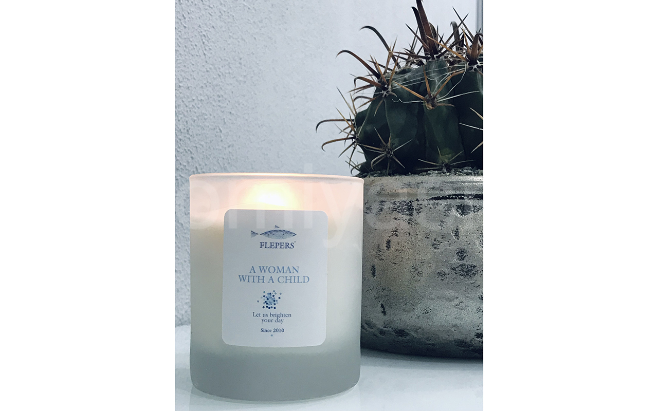 отзыв о Свеча Flepers A woman with a child